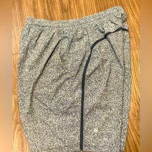 Men’s Lululemon Pacebreaker Shorts Linerless Size Large 9” inseam 🍋